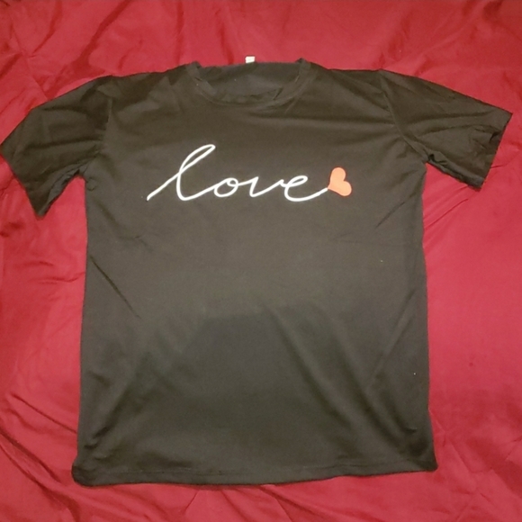 LOVE❤ Black Tee Shirt - Picture 2 of 2